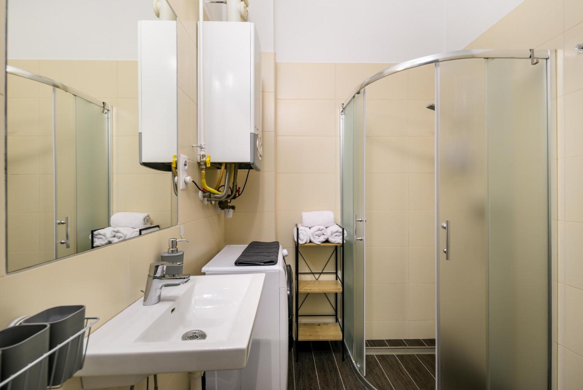 Central Oasis 2 Bd Apartment 布达佩斯 外观 照片